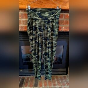 Camouflage Print Super Soft Leggings Size Medium
